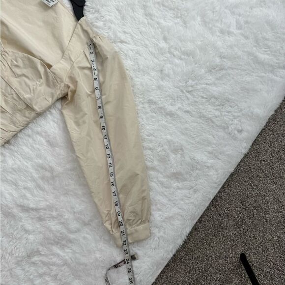 Aritzia Sunday Best Cream Giselle Petal Cropped Top Size 4 - Picture 11 of 13